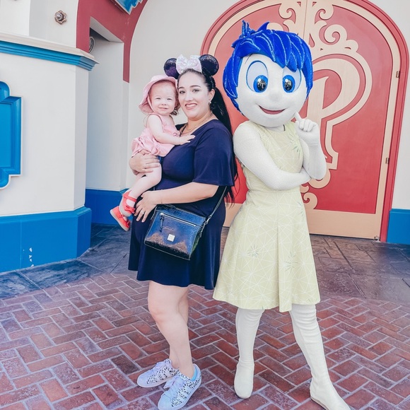 Meet your Posher! - Picture 5 of 5